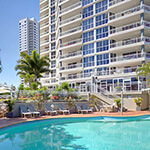 Ocean Sands, Gold Coast – IOTA Venice Lightweight Concrete Planters