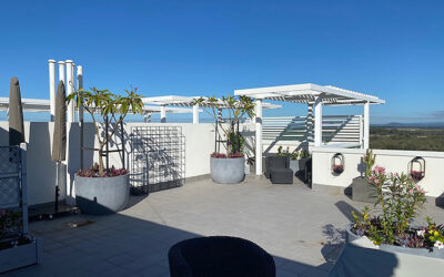 Rooftop Retreat: Milano and Florence Planters Elevate a Pelican Waters Penthouse