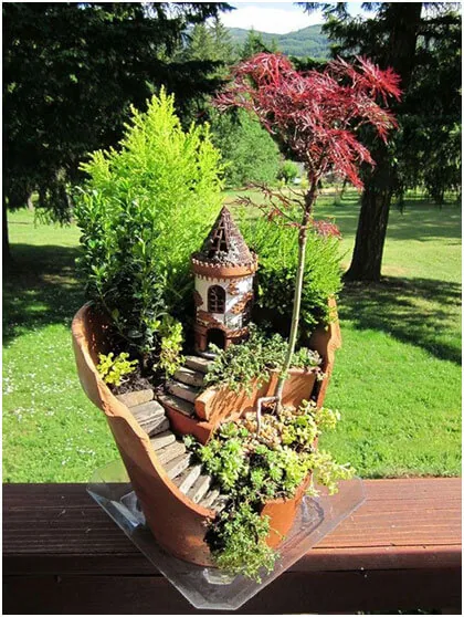 Broken-Pots-Turned-Into-Beautiful-Fairy-Gardens