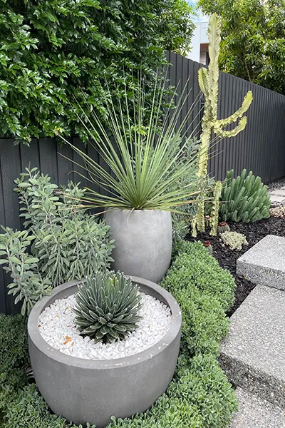 Round Garden Pots and Planters in Landscape Design