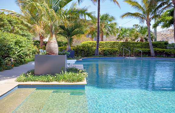 poolside planters: gold-coast-apartment-manhattan-cube-planters-575x370-2