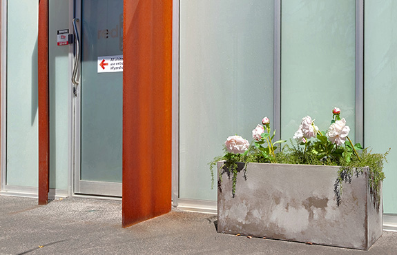 newstead-office-venice-planters-1-lightweight concrete planters